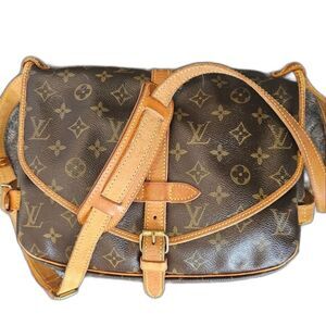 Louis Vuitto Saumur 30 GM Messnger Crossbody Bag